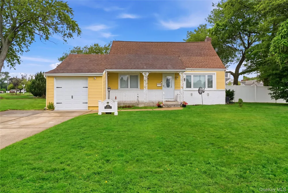 11 Mell Drive North Babylon, NY 11703