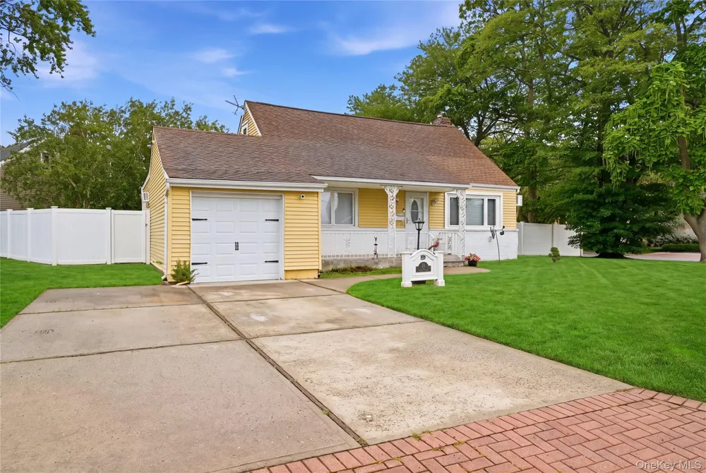 11 Mell Drive North Babylon, NY 11703