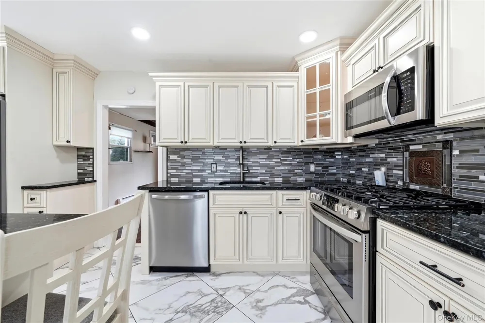 11 Mell Drive North Babylon, NY 11703
