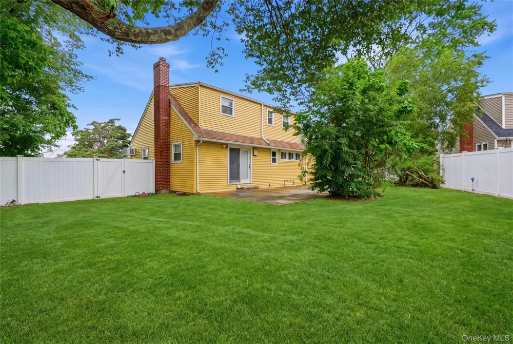 11 Mell Drive North Babylon, NY 11703