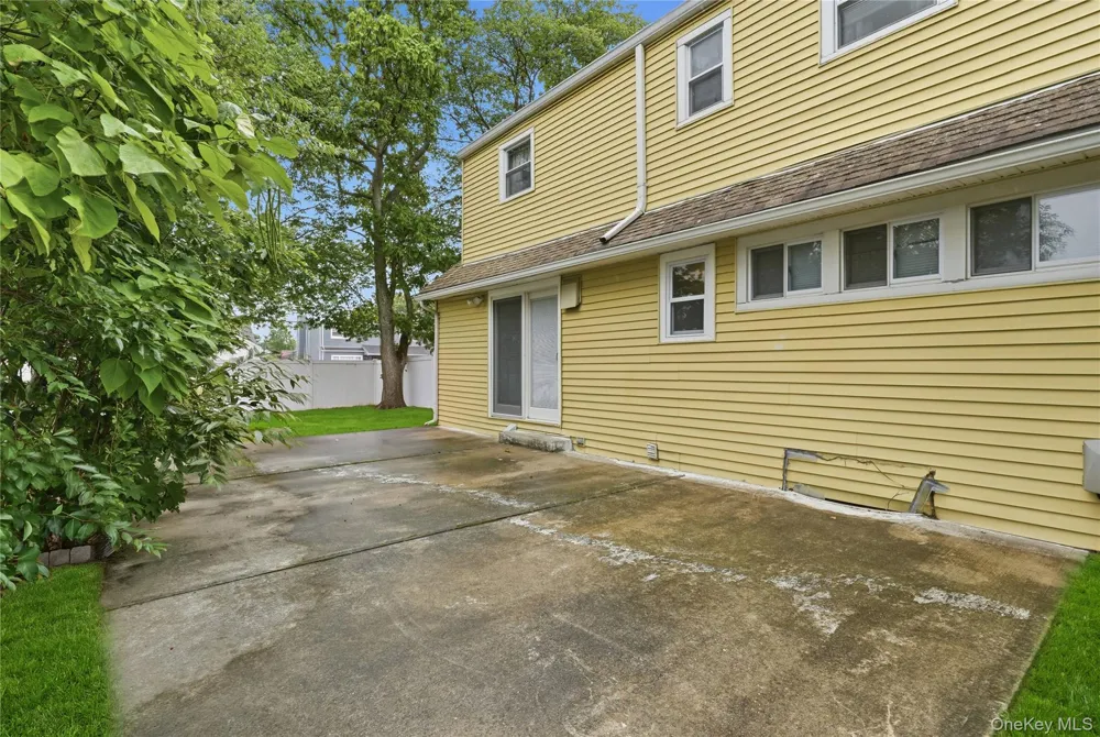 11 Mell Drive North Babylon, NY 11703