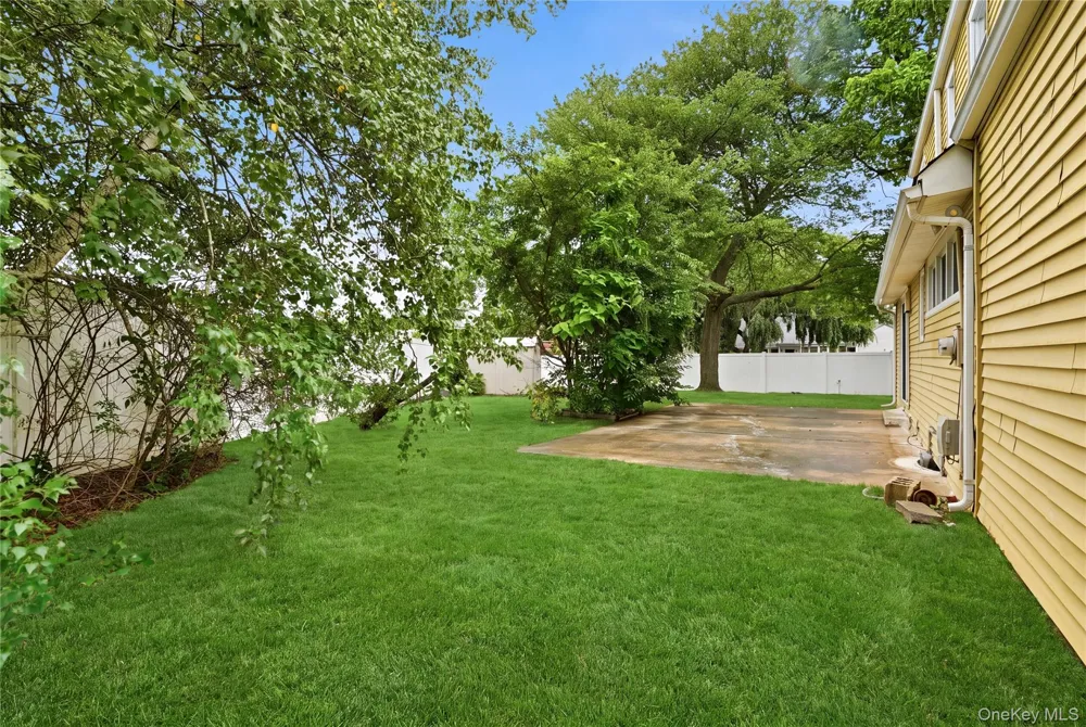 11 Mell Drive North Babylon, NY 11703