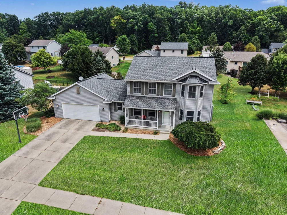 6892 Petersen Valley Drive NE Plainfield Charter Township, MI 49341
