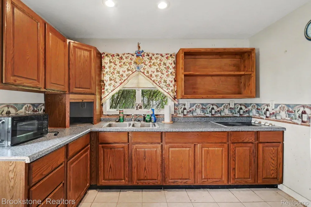 808 Emmett Avenue Summit Township, MI 49203