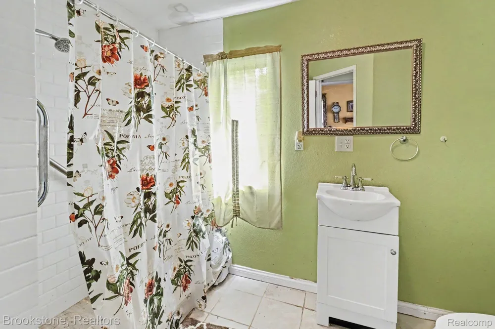808 Emmett Avenue Summit Township, MI 49203