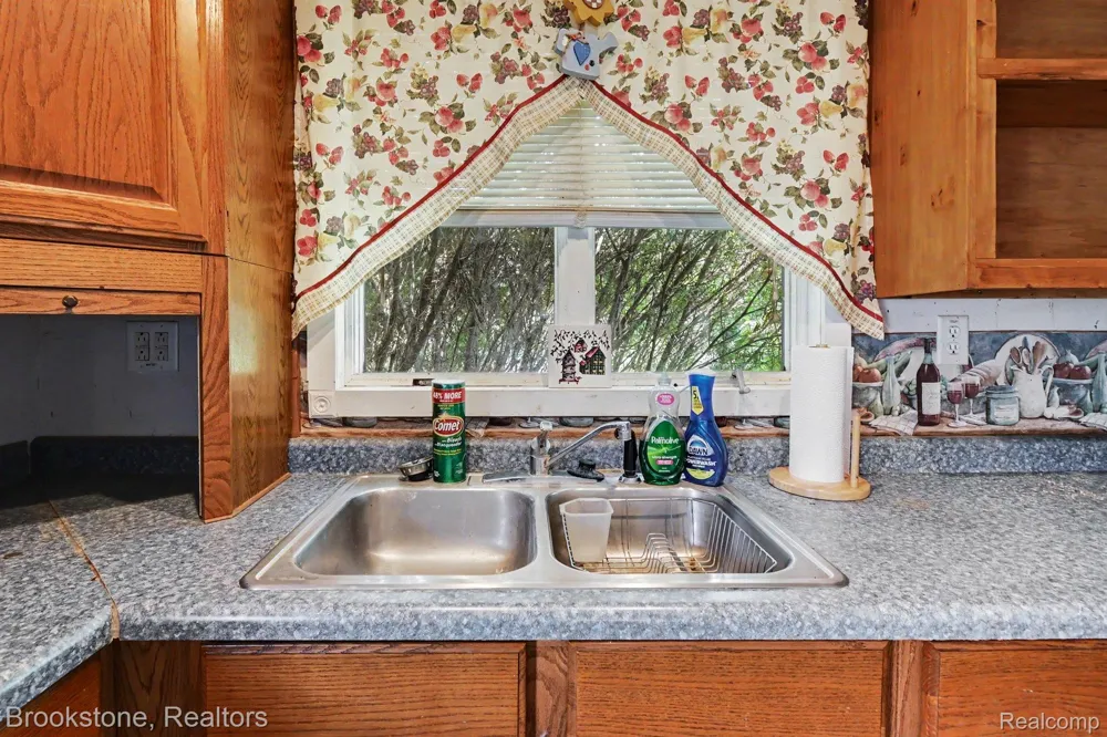 808 Emmett Avenue Summit Township, MI 49203