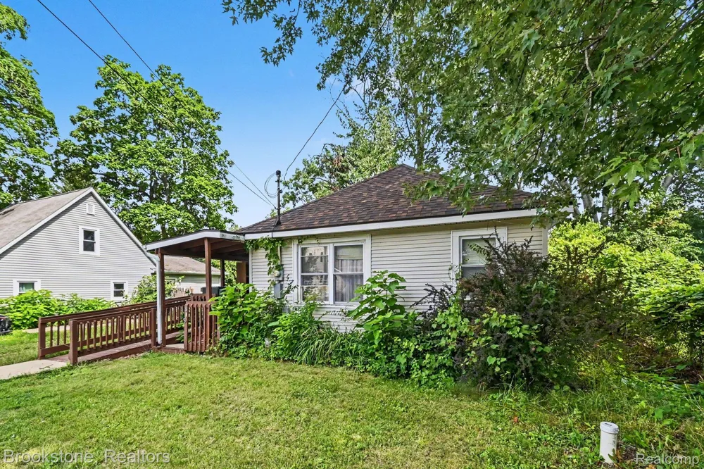 808 Emmett Avenue Summit Township, MI 49203