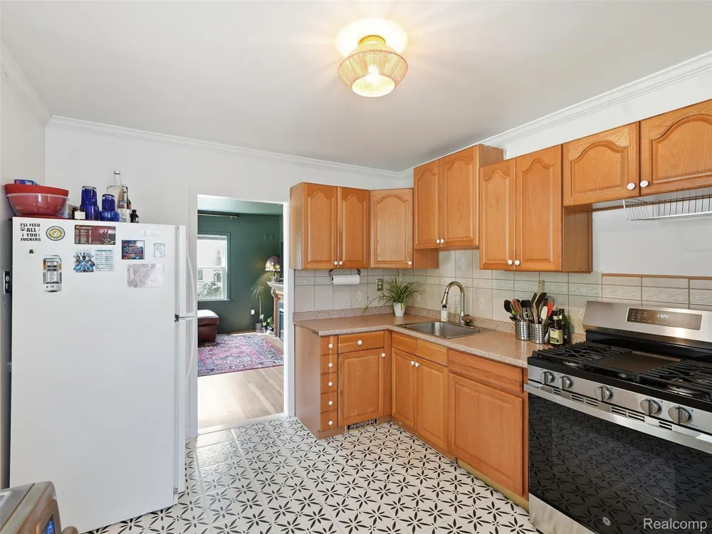27715 Park Court Madison Heights City, MI 48071