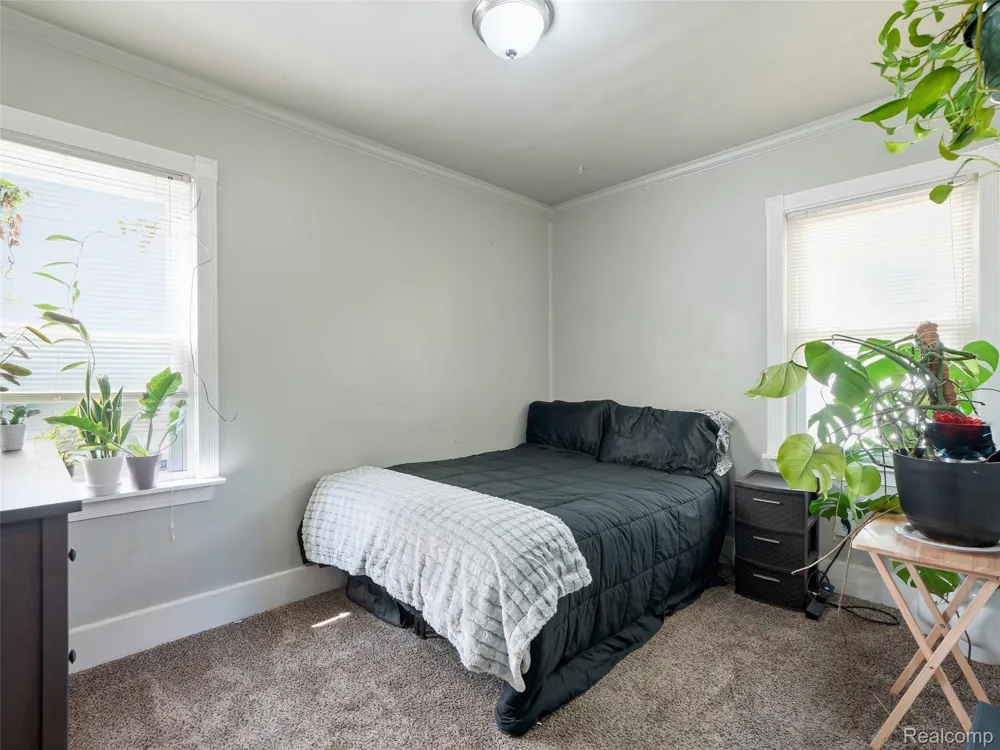 27715 Park Court Madison Heights City, MI 48071