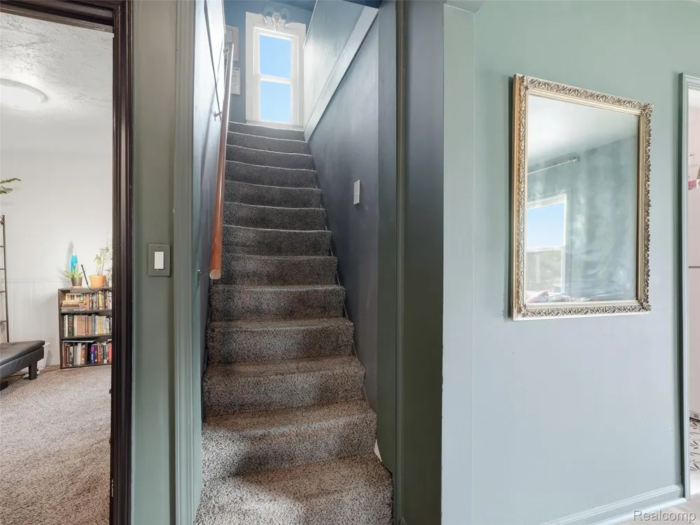 27715 Park Court Madison Heights City, MI 48071