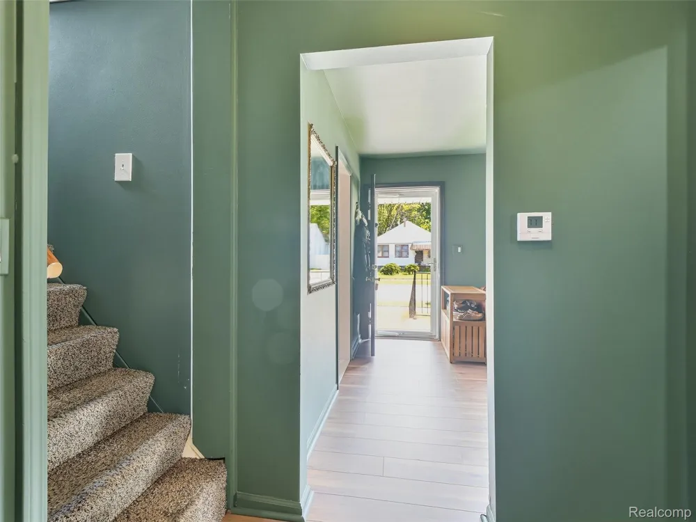27715 Park Court Madison Heights City, MI 48071