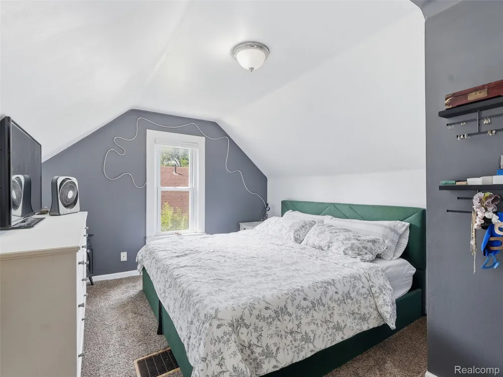 27715 Park Court Madison Heights City, MI 48071