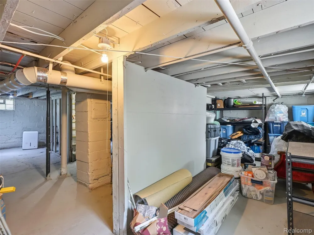 27715 Park Court Madison Heights City, MI 48071