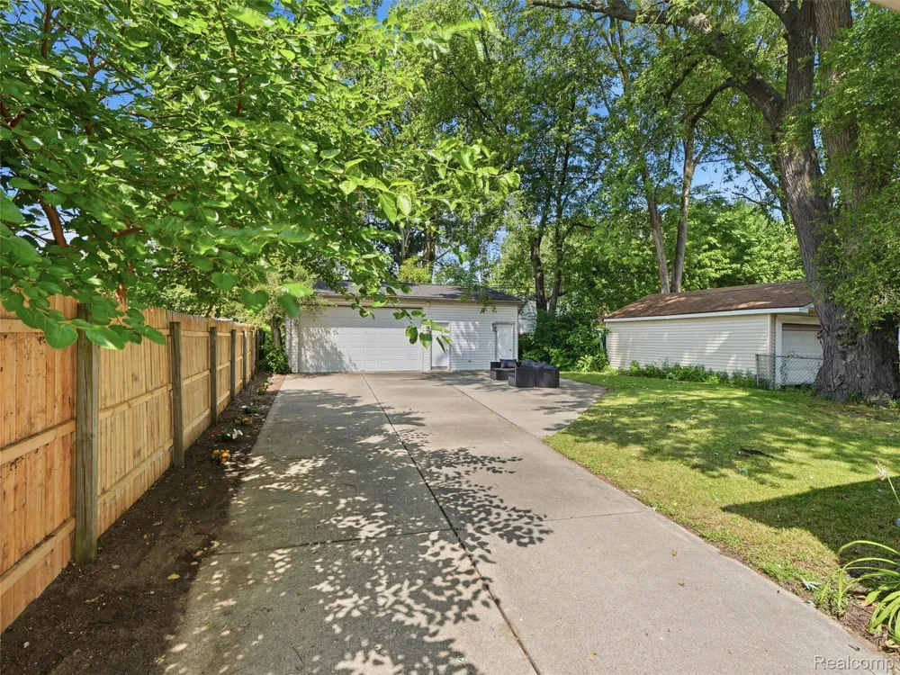 27715 Park Court Madison Heights City, MI 48071