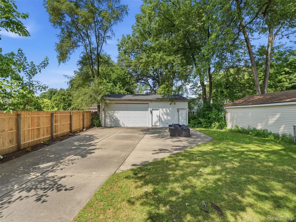 27715 Park Court Madison Heights City, MI 48071