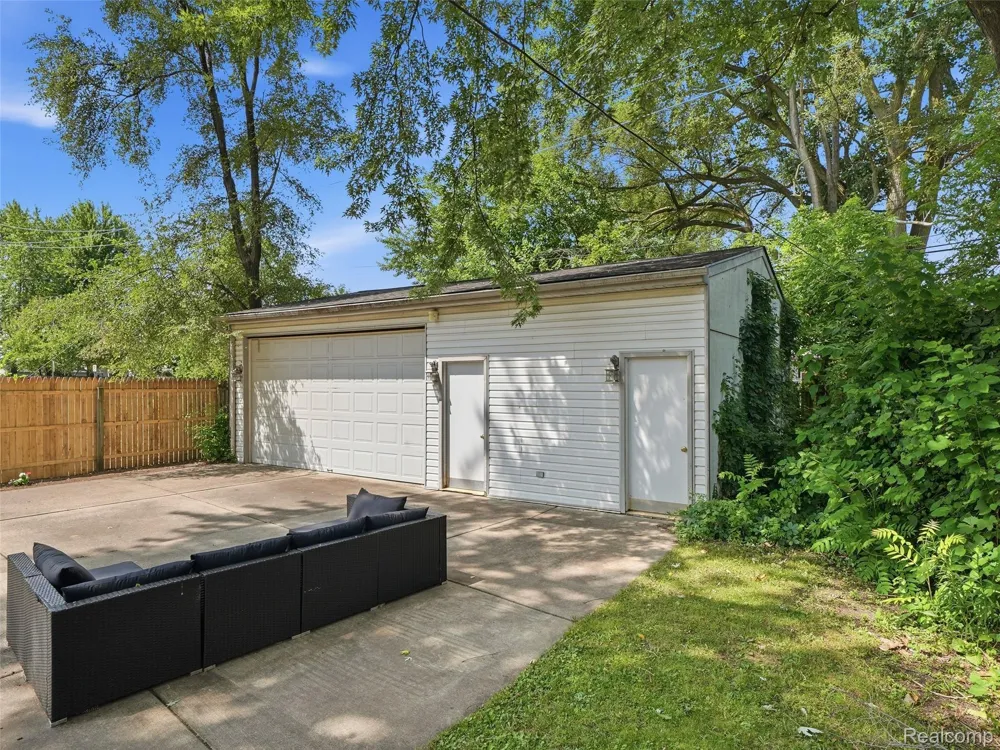 27715 Park Court Madison Heights City, MI 48071