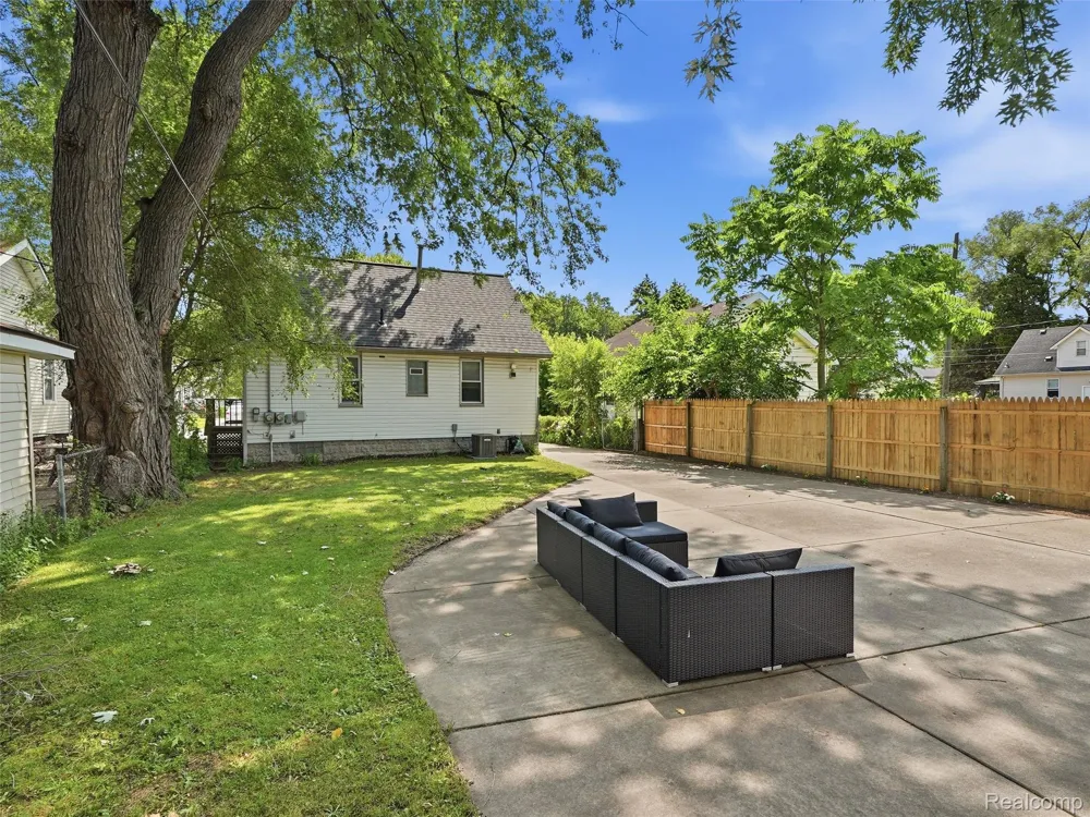 27715 Park Court Madison Heights City, MI 48071