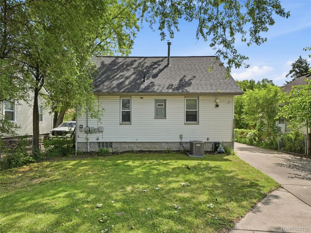 27715 Park Court Madison Heights City, MI 48071