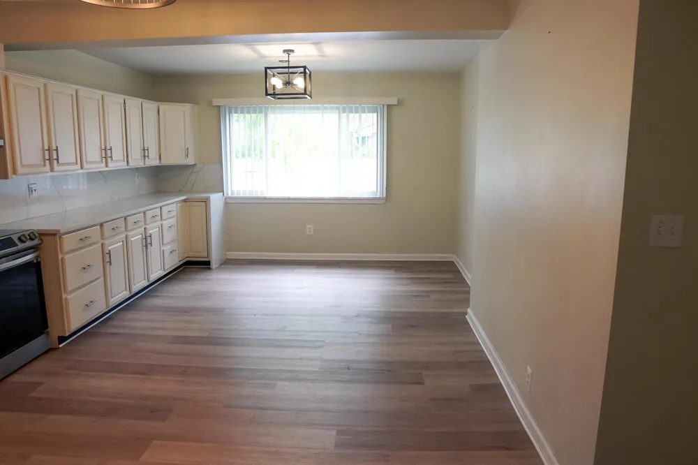 1322 Desiax Avenue Bloomfield Charter Township, MI 48302