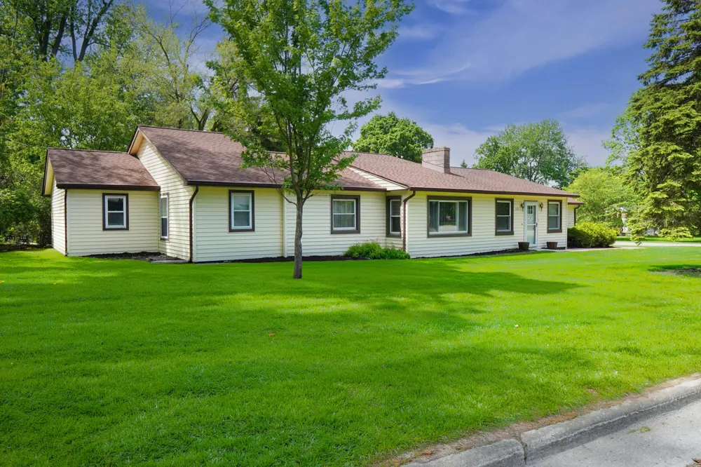 1322 Desiax Avenue Bloomfield Charter Township, MI 48302