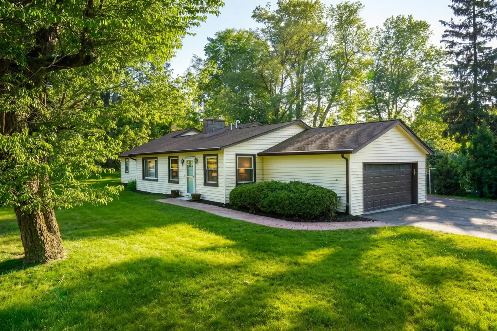1322 Desiax Avenue Bloomfield Charter Township, MI 48302