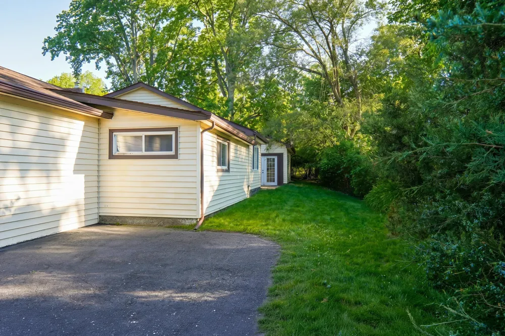 1322 Desiax Avenue Bloomfield Charter Township, MI 48302