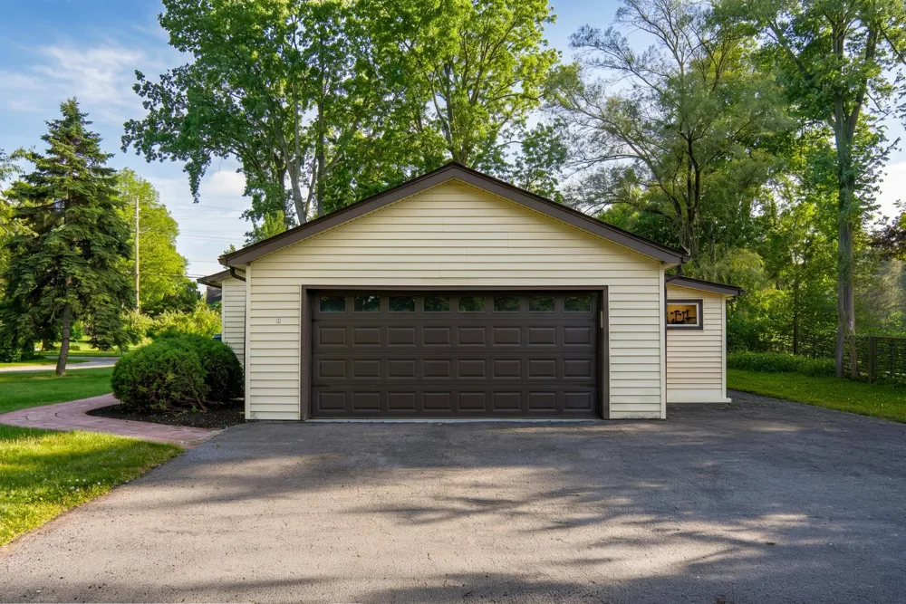 1322 Desiax Avenue Bloomfield Charter Township, MI 48302
