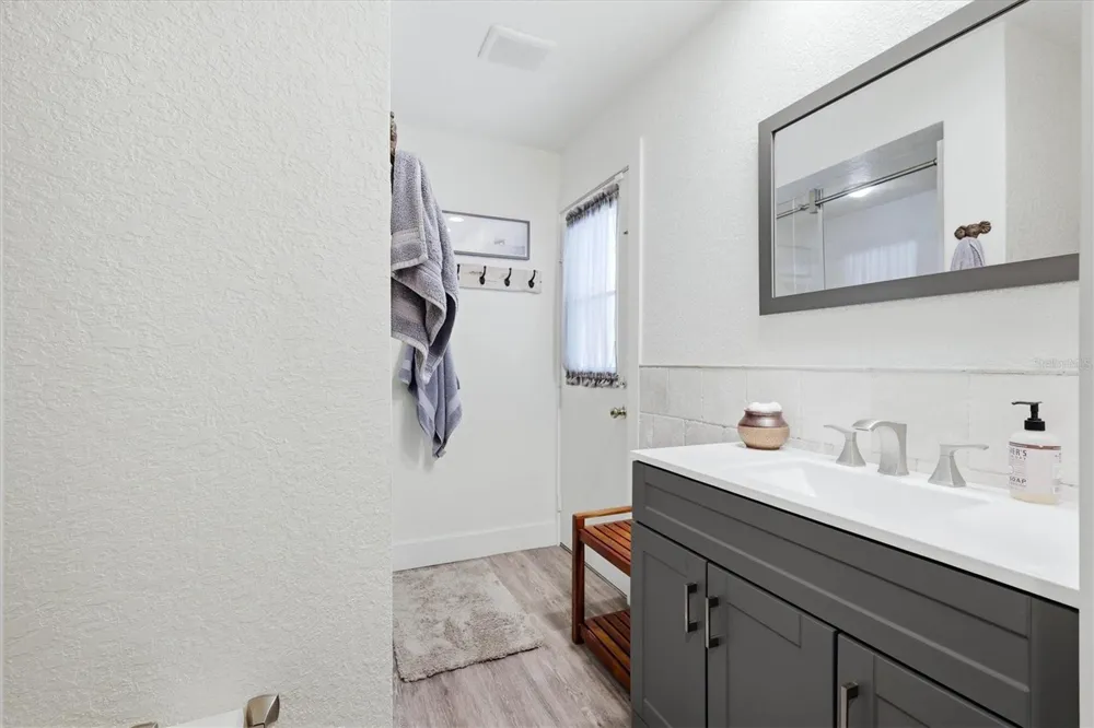 5505 BENEVA WOODS CIRCLE Sarasota, FL 34233