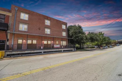 1011 Wood Street #201