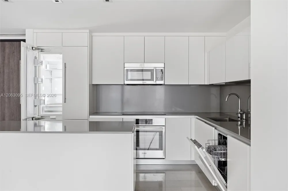 88 SW 7th St #2307 Miami, FL 33130