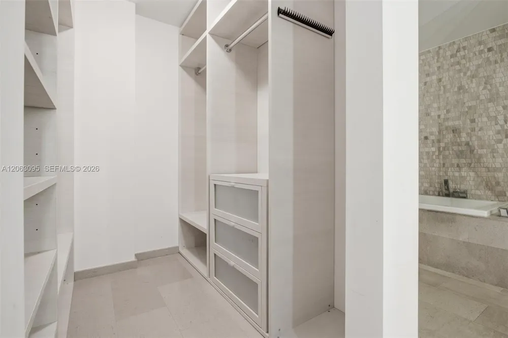 88 SW 7th St #2307 Miami, FL 33130