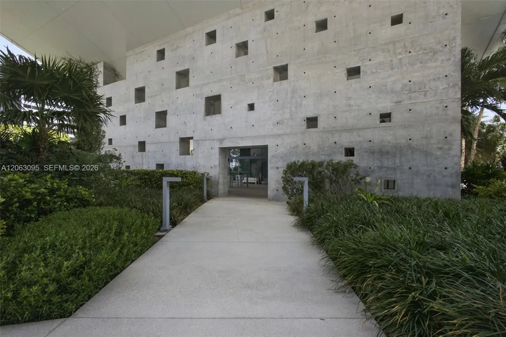 88 SW 7th St #2307 Miami, FL 33130