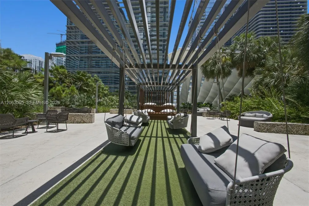 88 SW 7th St #2307 Miami, FL 33130