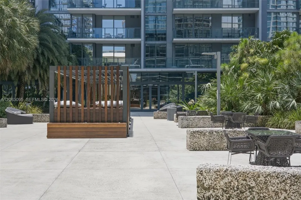 88 SW 7th St #2307 Miami, FL 33130