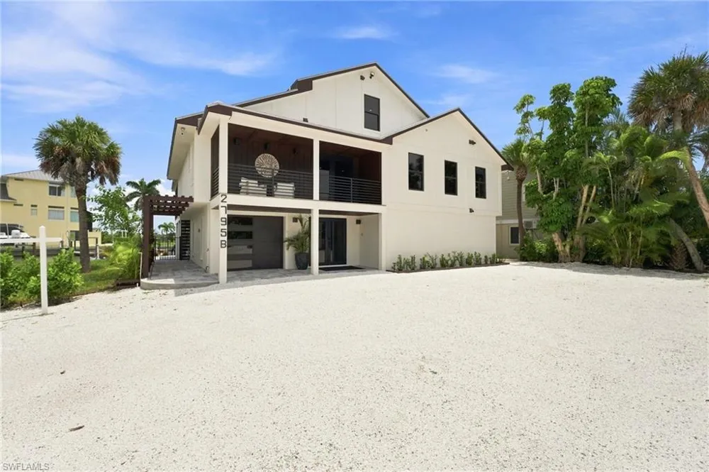 2795 Beach Road #B Englewood, FL 34223