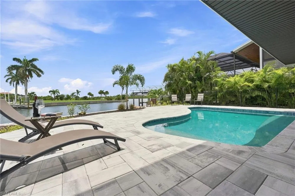 2795 Beach Road #B Englewood, FL 34223