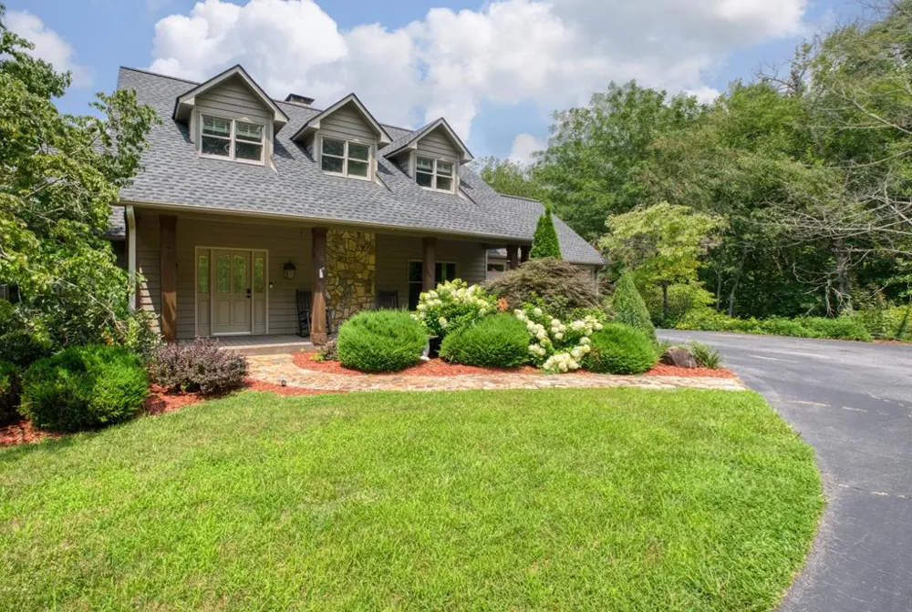 LAUREN LN Franklin, NC 28734