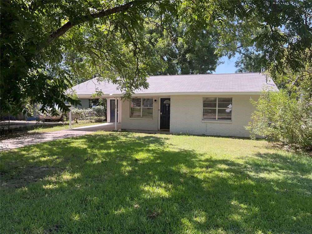 820 Coleman Street Marlin, TX 76661