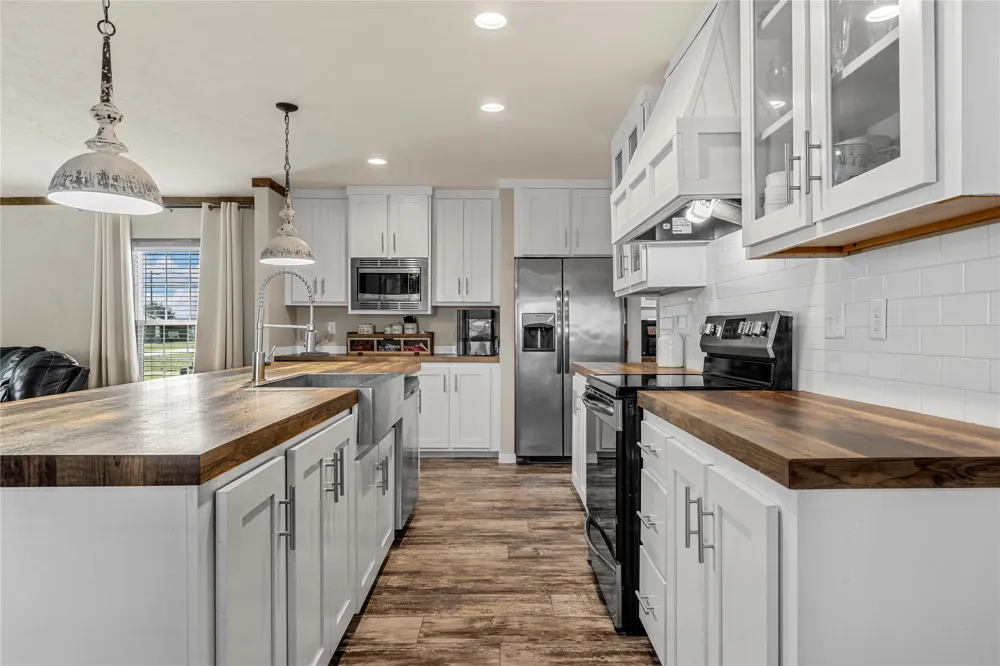 602 S 3rd Street Abbott, TX 76621