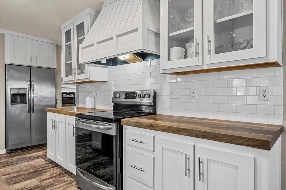 602 S 3rd Street Abbott, TX 76621