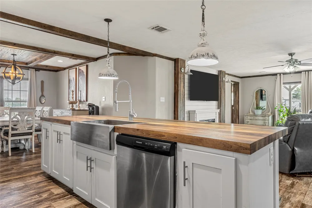 602 S 3rd Street Abbott, TX 76621