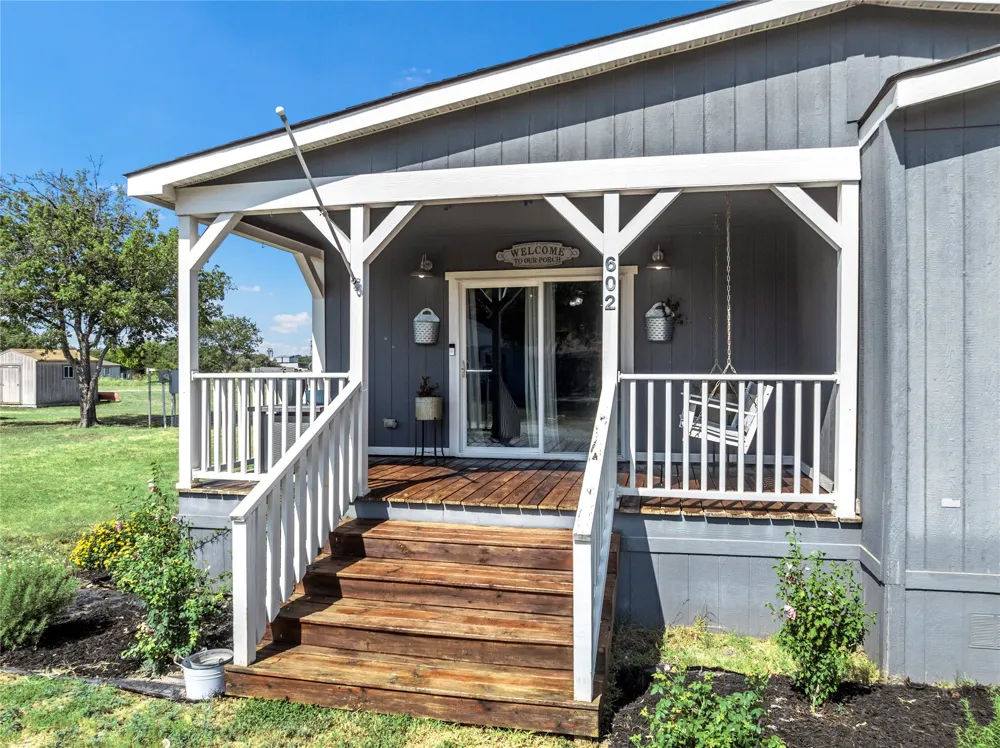 602 S 3rd Street Abbott, TX 76621