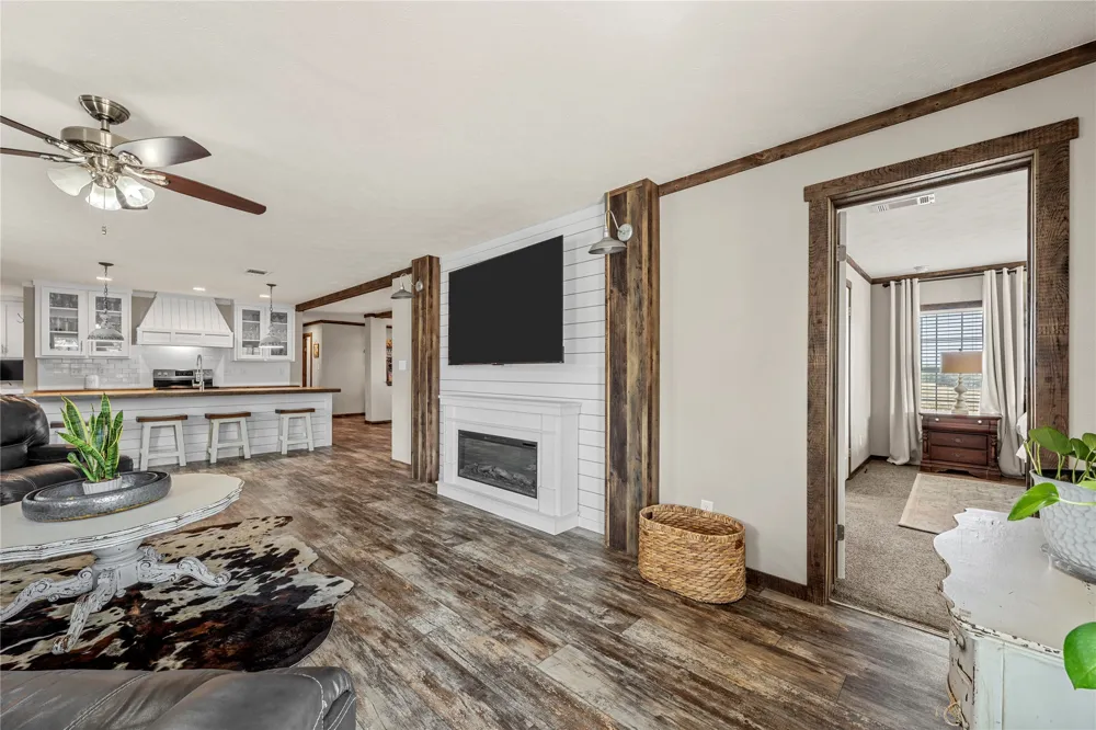 602 S 3rd Street Abbott, TX 76621