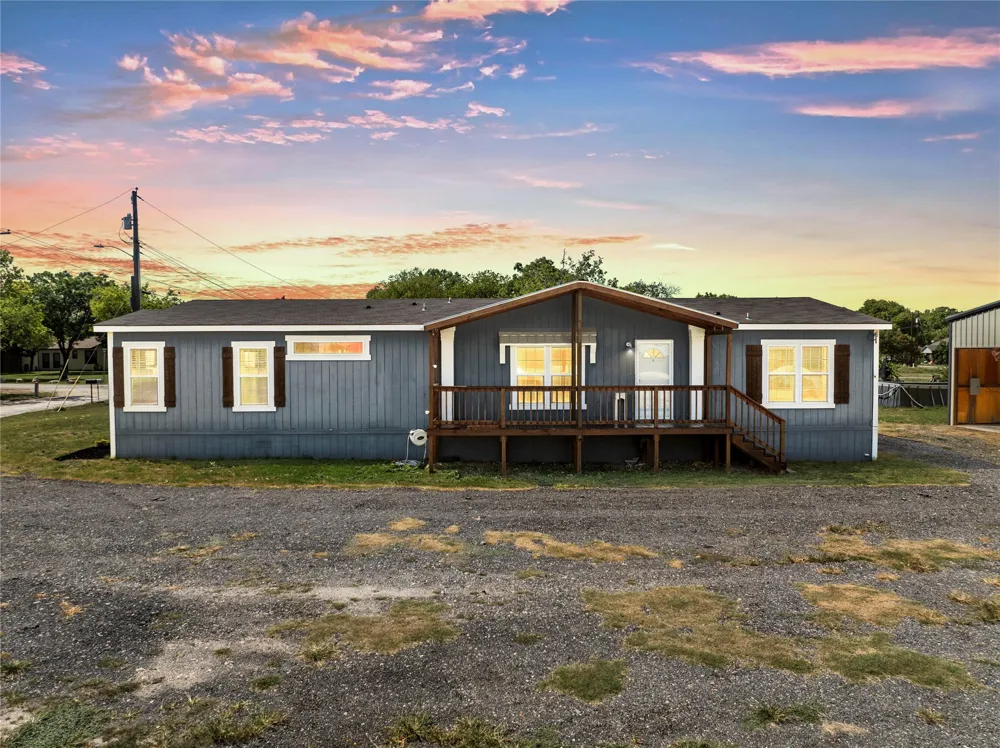 602 S 3rd Street Abbott, TX 76621