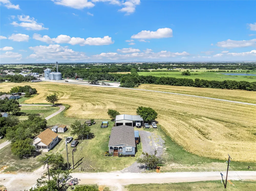 602 S 3rd Street Abbott, TX 76621