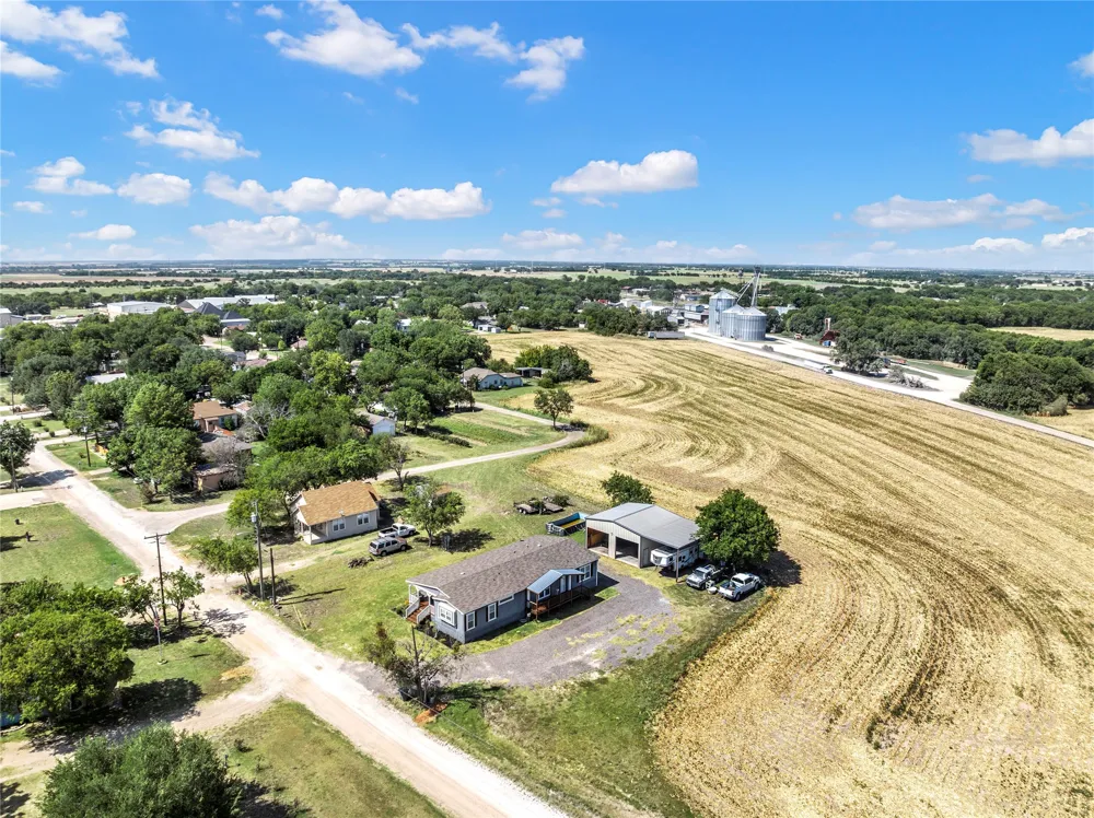 602 S 3rd Street Abbott, TX 76621