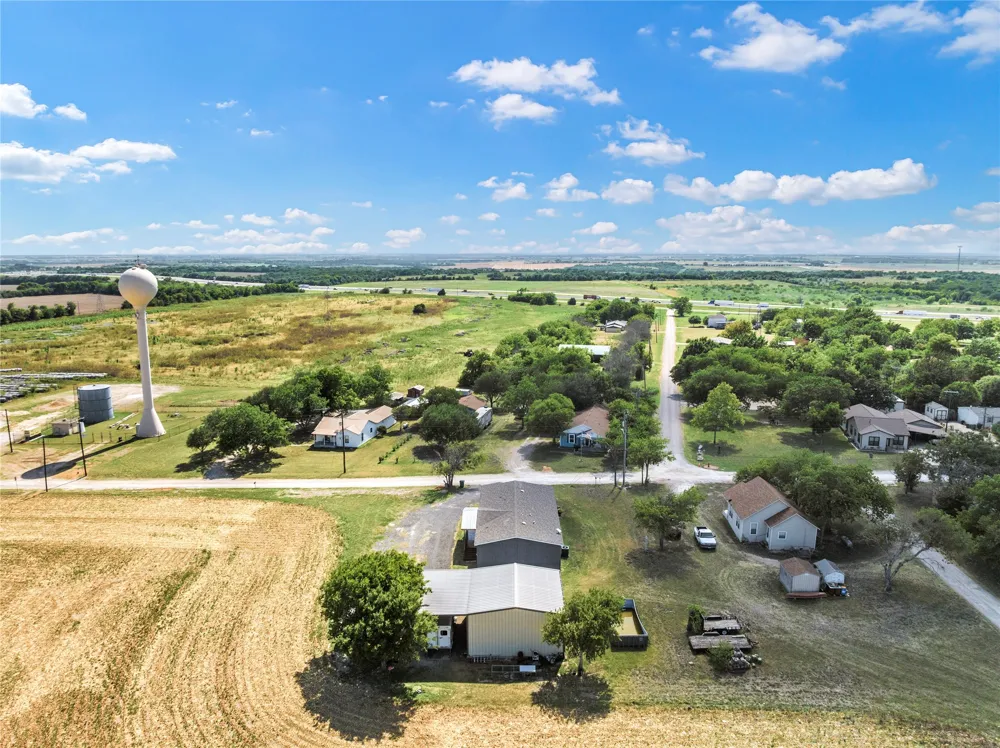 602 S 3rd Street Abbott, TX 76621