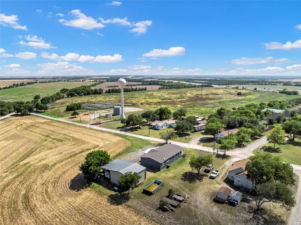602 S 3rd Street Abbott, TX 76621