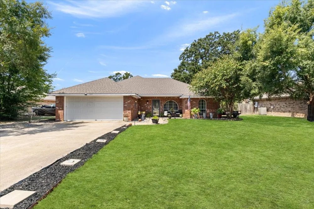 425 Legendary Lane Gun Barrel City, TX 75156