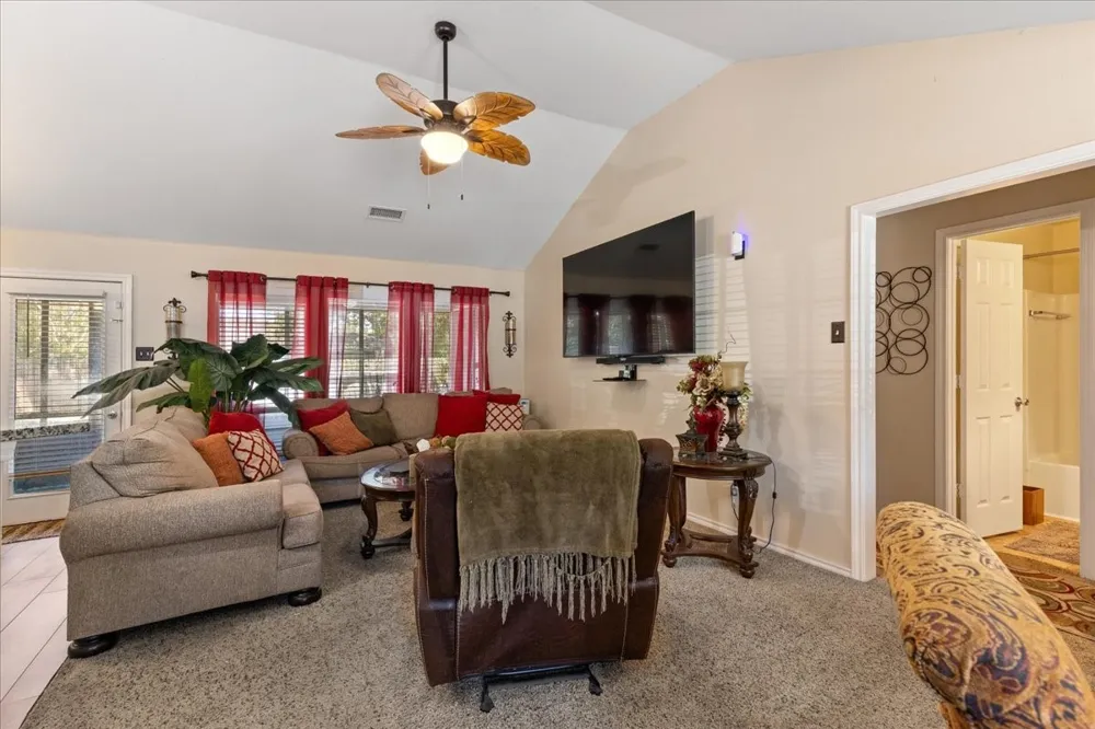 425 Legendary Lane Gun Barrel City, TX 75156
